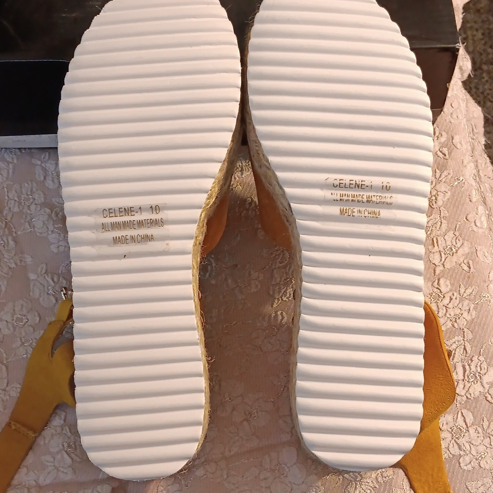 Beachy Golden Espadrilles size 10 - Picture 6 of 10